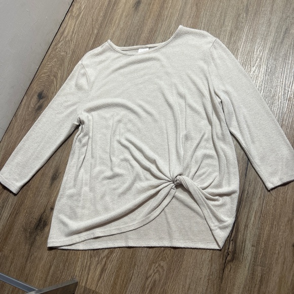 Serra Tops - White sweater shirt